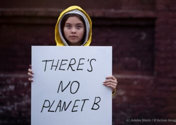 Mädchen hält Schild - Klimawandel